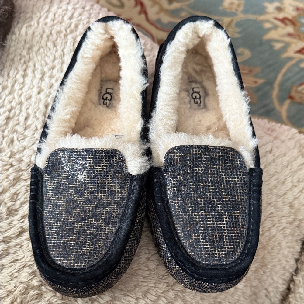 UGG Women's Leopard Shiny Black Slippers